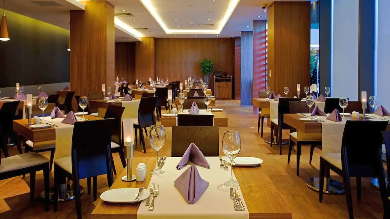 الفندق كراون بلازا حربيه - إسطبول